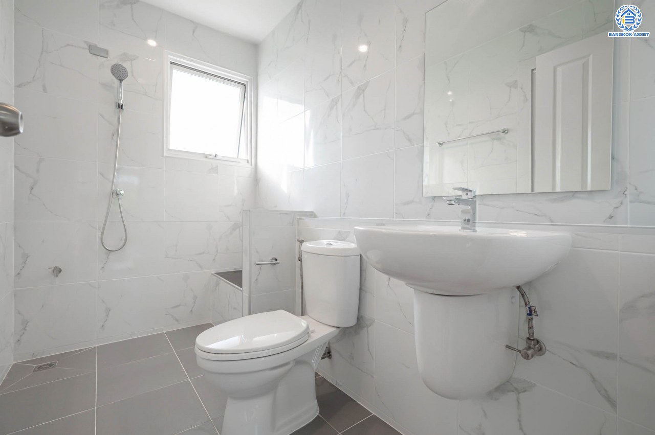 บ้านมือสองตกแต่งใหม่ แบรนด์ LH โครงการ ชัยพฤกษ์ บางบัวทอง หลังใหญ่ เนื้อที่ 94.2 ตร.ว. ฟังก์ชัน 3 ห้องนอน 3 ห้องน้ำ จอดรถได้ 4 คัน พร้อม Facilities ครบครัน บนทำเลเดินทางสะดวก ติดถนนบางกรวย-ไทรน้อย ใกล้เซ็นทรัลเวสต์เกต และรถไฟฟ้าสายสีม่วง "สถานีบางพลู"...